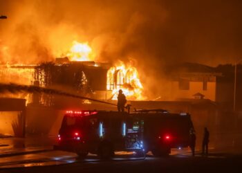 California fires live updates: New fire erupts in Hollywood Hills
