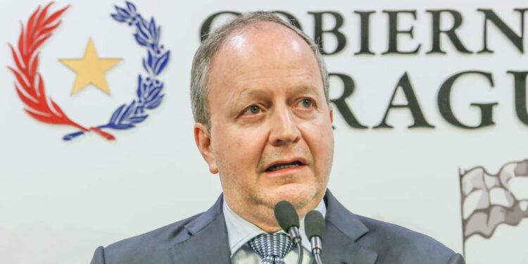 Carlos F. Valdovinos es reconocido como el ministro de Finanzas del año en América