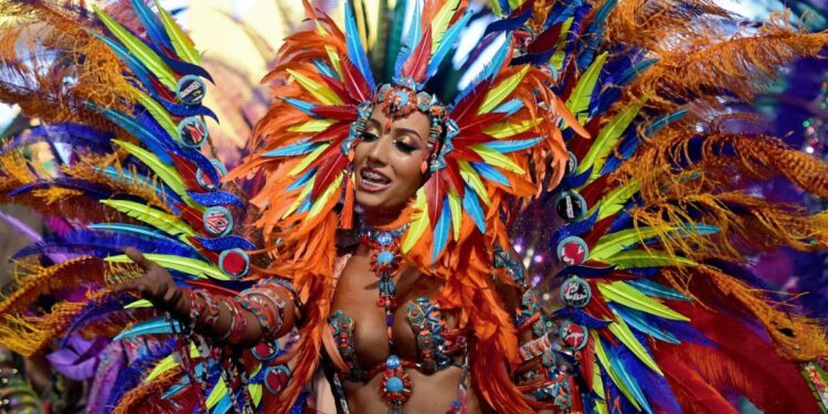 Carnival to the world! | Features Local