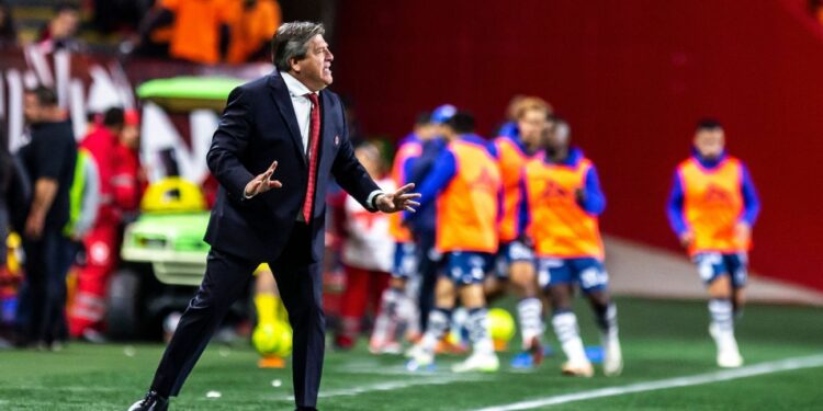 Costa Rica hires former Mexico coach Miguel Herrera