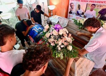 Cuatro menores muertos en operativo militar en Ecuador reciben último adiós