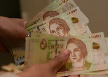 Disponen aumento de salario mínimo en Uruguay