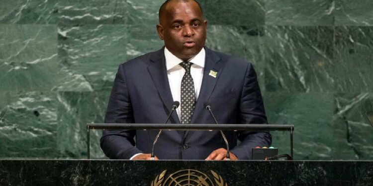 Dominican gov't to review minimum wage, reduce corporate taxes