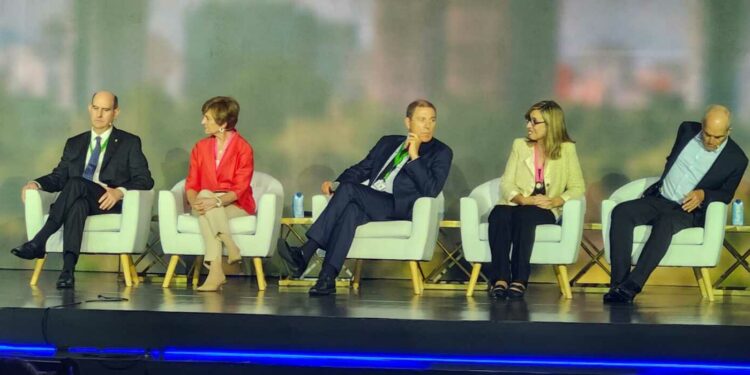 El crecimiento magro de la región, la posición de Oddone ante "el fin de la era global" y el Uruguay que viene