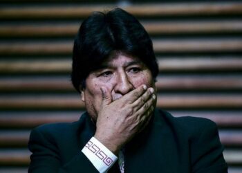 Evo Morales camina entre su captura o la clandestinidad en Bolivia