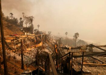 Fires in California decimate Los Angeles area, leave apocalyptic scenes: Live Updates