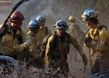 Highest-level fire alert as Santa Ana winds gather pace