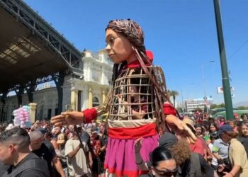 Little Amal, symbol of refugee children, tours Chile