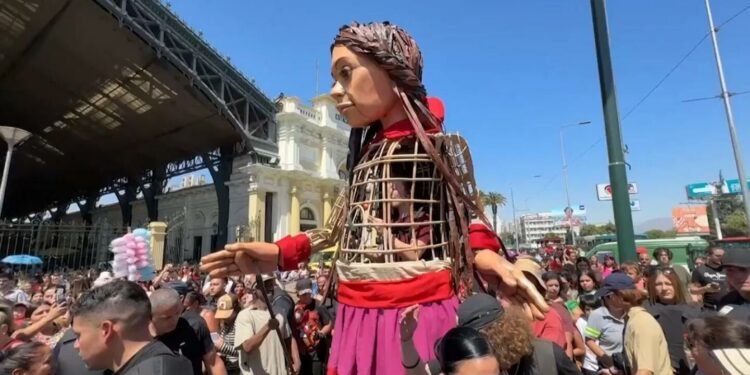 Little Amal, symbol of refugee children, tours Chile