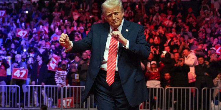 Puerto Rican singers celebrate Trump at rally