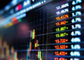 Soybeans, corn rise in choppy trading on South American weather concerns