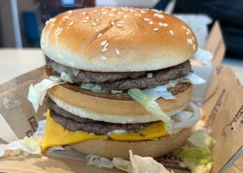 These restaurants are open, closed on New Year's Eve 2024 in Arizona