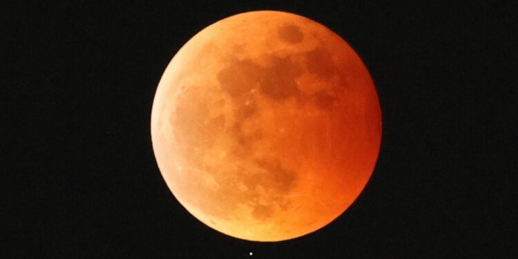 Blood moon 2025: How to see the moon turn red over North America during March's total lunar eclipse