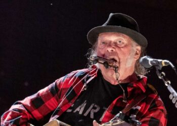 Neil Young announces European and North American dates with the Chrome Hearts