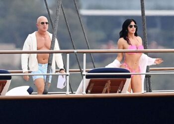 Jeff Bezos' Montserrat visit sparks ‘land buying’ fears, PM Meade asks citizens to ‘Thank God’ as he's…