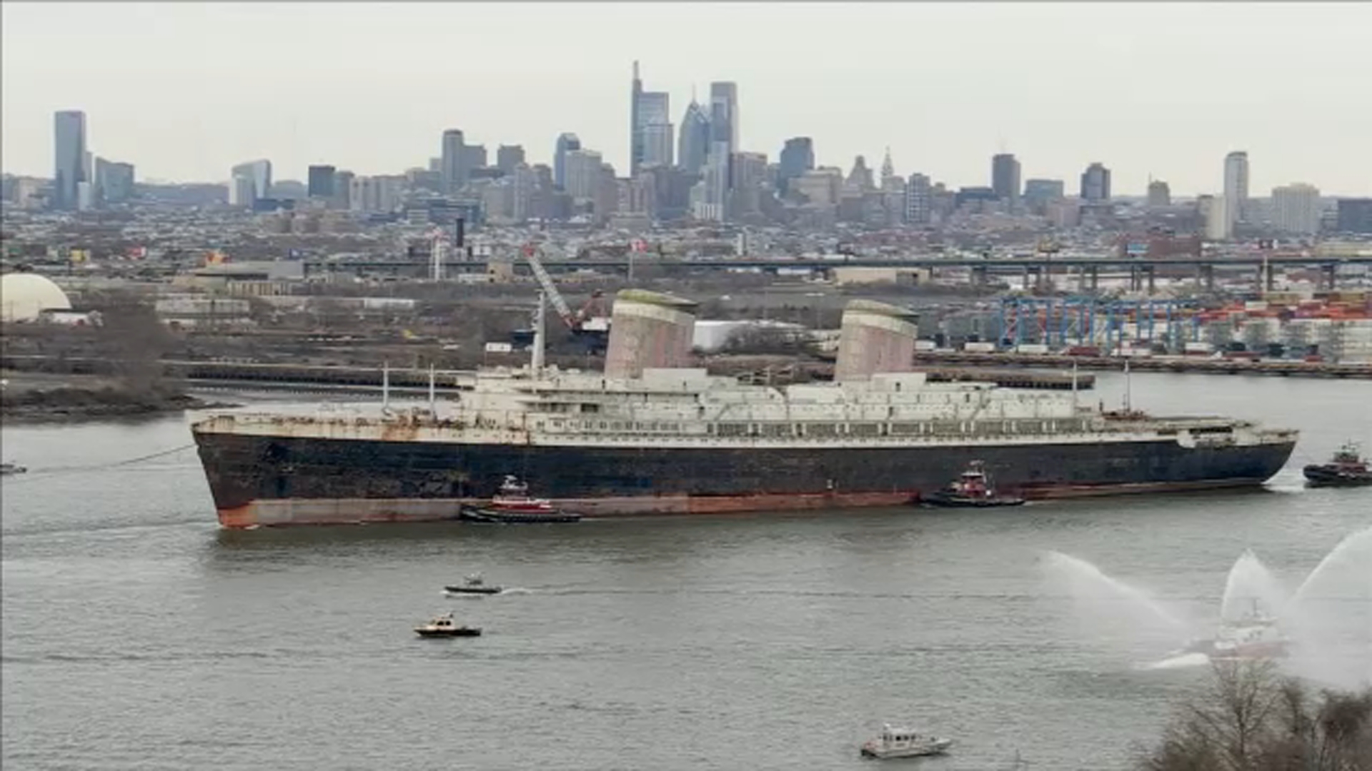 The SS United States leaves Philadelphia after nearly 30 years.