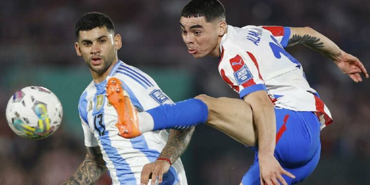 Miguel Almirón es uno de los jugadores a tener en cuenta por parte de la zaga defensiva de Colombia. Foto: EFE