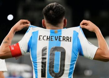 Manchester City signing Claudio Echeverri