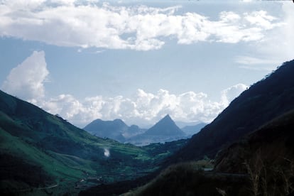 El Cerro Tusa avistado desde en municipio la Albania, Colombia.