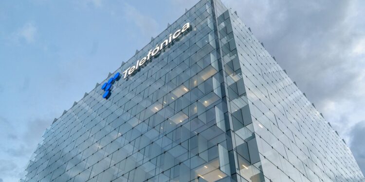 Telefónica to sell Argentinian unit to Telecom Argentina for $1.2bn