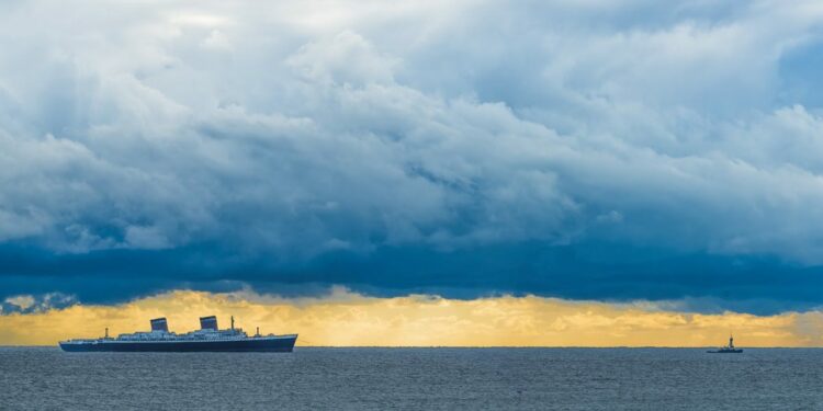 Titanic-league SS United States cruises by Palm Beach County coast