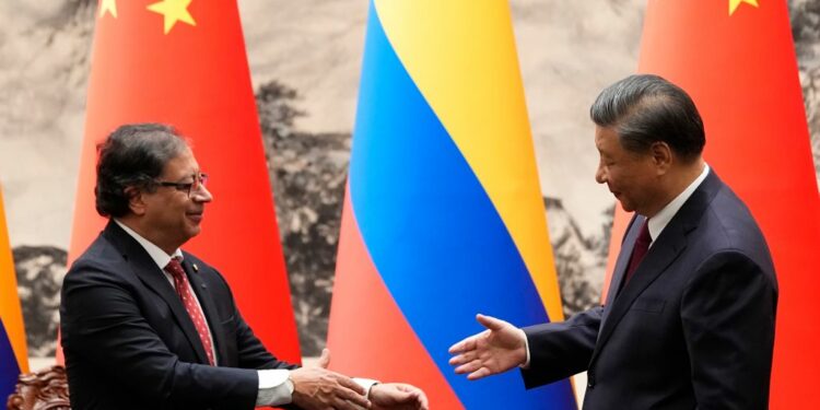 Presidents Petro and Xi shaking hands