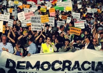 La puntuación media de la democracia en Latinoamérica y el Caribe cayó del 5,68 en 2023 al 5,61 el año pasado
