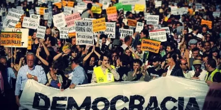 La puntuación media de la democracia en Latinoamérica y el Caribe cayó del 5,68 en 2023 al 5,61 el año pasado