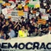 La puntuación media de la democracia en Latinoamérica y el Caribe cayó del 5,68 en 2023 al 5,61 el año pasado