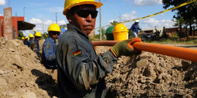 YPFB invests USD 63.35 MM in building 60,400 home gas connections in Bolivia