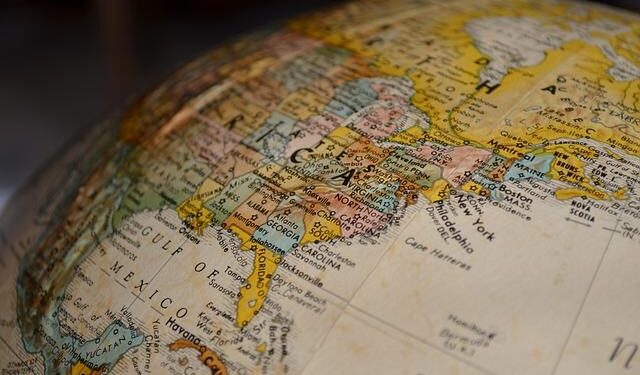 50 Years of BMW North America: Anniversary livery makes the BMW M Hybrid V8 a standout at the 12h Sebring. – BMW Press