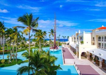 Haiti could be ‘completely isolated’ as gunfire closes main airport again – Al Jazeera English