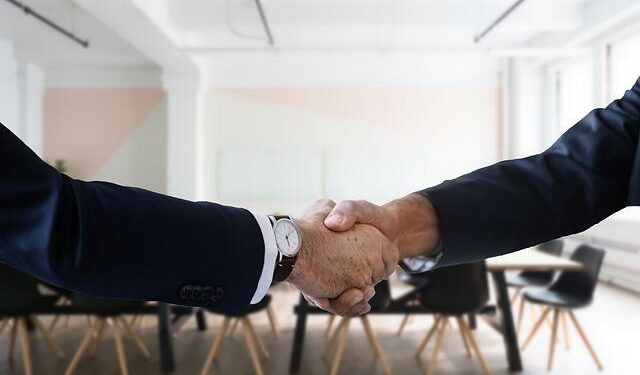 Murder-for-hire housewife Lindsay Shiver freed from rat-infested Bahamas prison after defying court appearing – Daily Mail