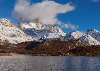 Argentina canal on outskirts of Buenos Aires turns bright red – BBC.com