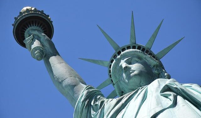 LIBERTY LATIN AMERICA COMPLETES ACQUISITION OF ECHOSTAR’S MOBILE SPECTRUM AND PRE-PAID SUBSCRIBERS IN PUERTO RICO AND THE USVI – Yahoo Finance