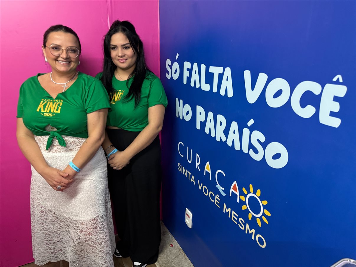 Vinicius Dantas e Janaina Araújo, do Turismo de Curaçao, recebem Giulia Buratta, da Blanc Tour Operadora