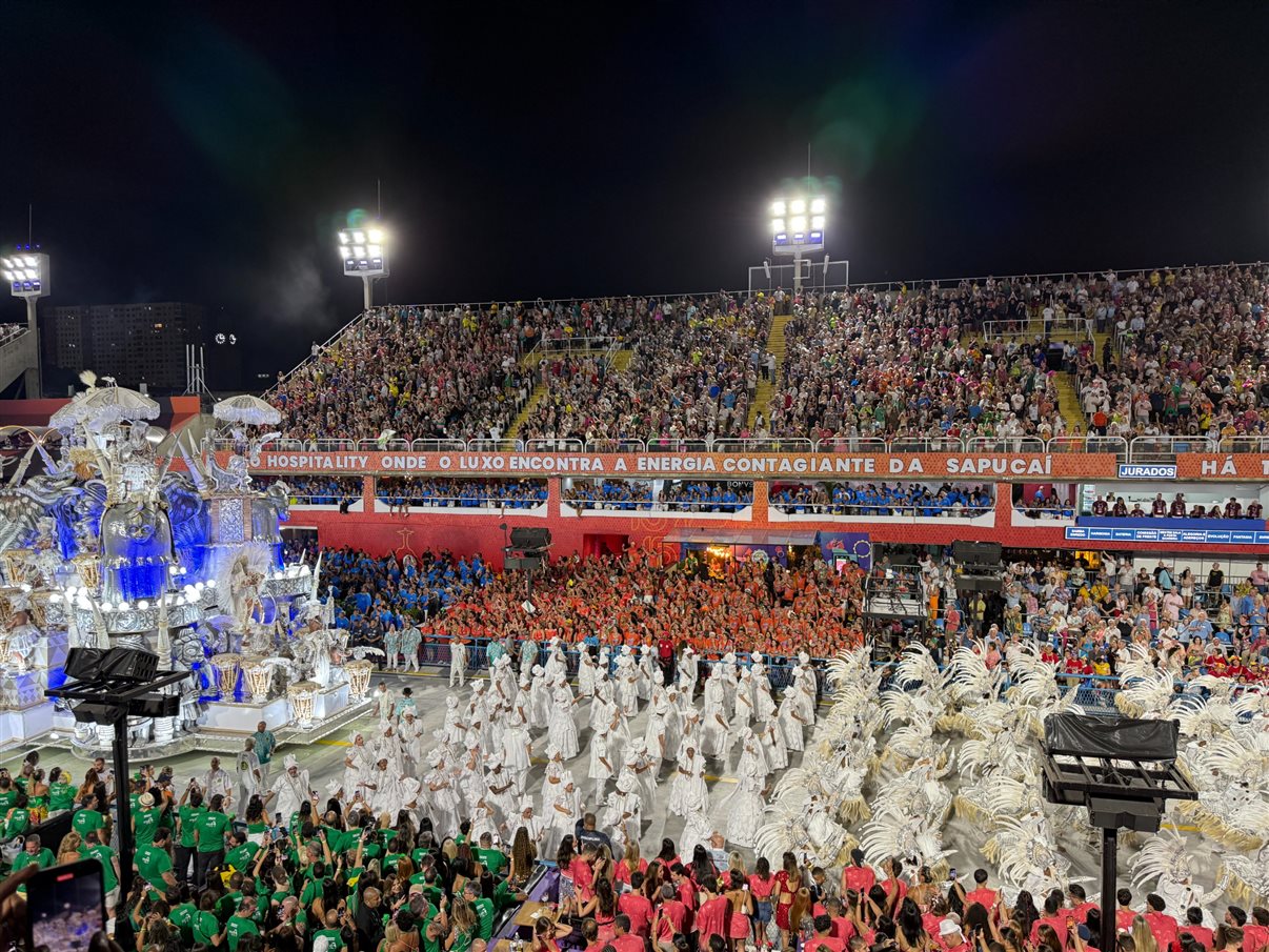 Vinicius Dantas e Janaina Araújo, do Turismo de Curaçao, recebem Giulia Buratta, da Blanc Tour Operadora