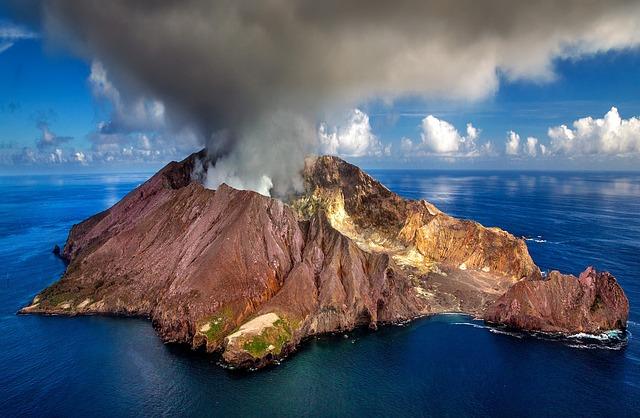 Volcano on St. Vincent Still Erupting - Voice of America