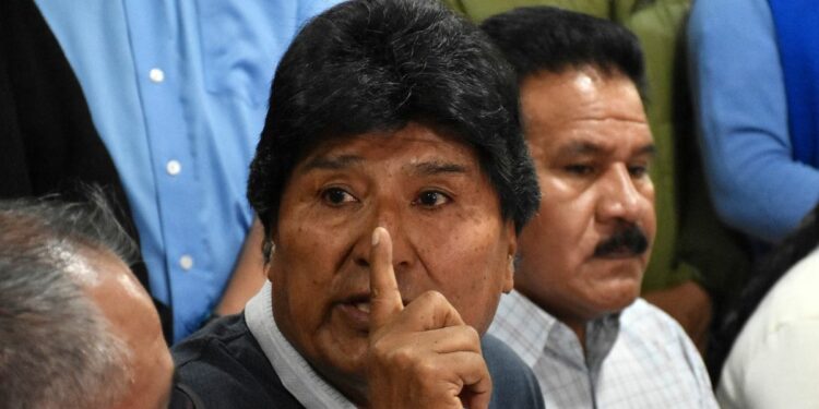 Gobierno de Bolivia celebra la renuncia de Evo Morales al partido Movimiento al Socialismo