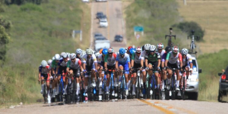 Rutas de América: 167 ciclistas de 30 equipos, uno solo del exterior y una curiosidad respecto al año pasado