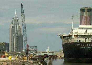 S.S. United States arrives in Mobile, Alabama
