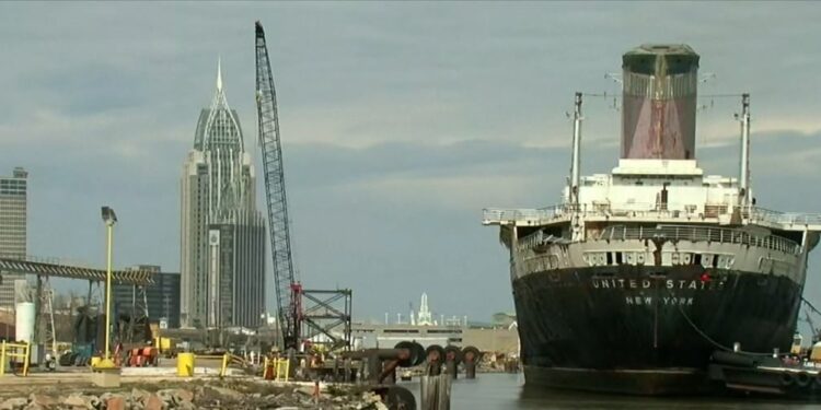 S.S. United States arrives in Mobile, Alabama