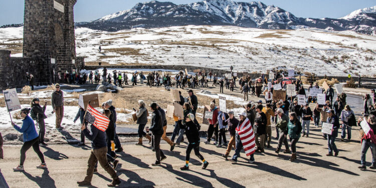 Thousands Gather at National Parks Across U.S. to Protest Job Cuts
