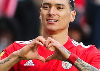 Darwin Núñez, Uruguay teammates enter stands as fans fight after Copa America loss to Colombia – AP News