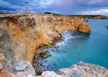 Power restored to most of Puerto Rico after massive New Year’s Eve blackout – France 24
