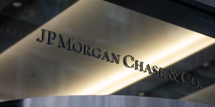 Lawmakers Urge JPMorgan and BofA to Halt IPO Plans for China’s CATL