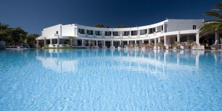 Discover the Aruba Resort That Will Make You Fall in Love with Flamingos!