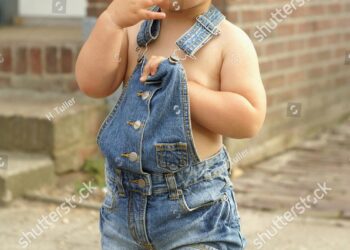 Heartwarming Reunion: 2-Year-Old Girl Embraces Her Mother in Venezuela After US Deportation