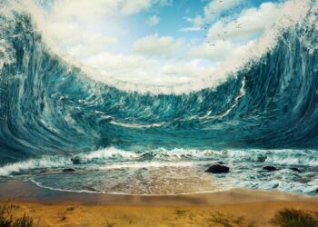 Spectacular Footage: Massive Waves Crash Along the Peruvian Coastline!