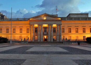 Colombia in Turmoil: President Demands Cabinet Resignations Amidst Political Crisis